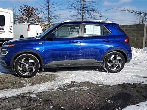 Used 2023 Hyundai Venue Limited w/ Cargo Package image 4