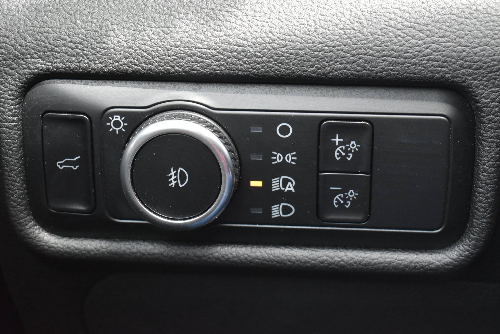 Used 2023 Ford Explorer Limited AWD/4WD image 18