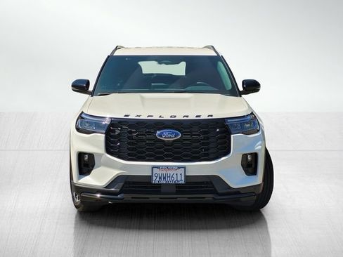 Used 2026 Ford Explorer ST-Line AWD/4WD image 2