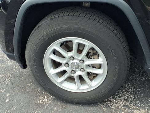 Used 2018 Jeep Grand Cherokee Laredo AWD/4WD image 15
