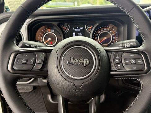 New 2025 Jeep Gladiator Sport image 22