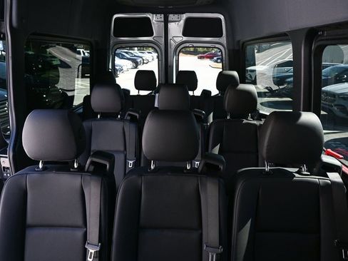 Used 2025 Mercedes-Benz Sprinter 2500 image 18