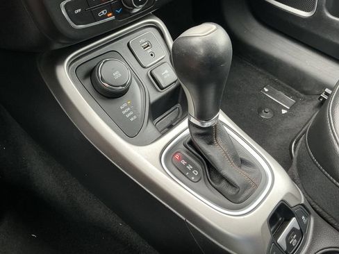 Used 2019 Jeep Compass Latitude AWD/4WD image 29