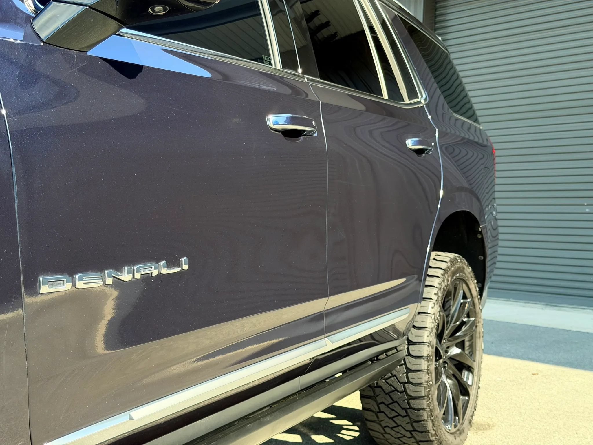 Used 2021 GMC Yukon Denali w/ Denali Premium Package AWD/4WD image 17