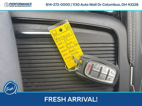 Used 2024 Chrysler Pacifica Premium image 26