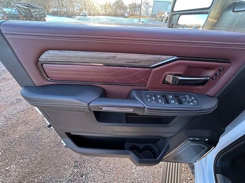 Used 2025 RAM 3500 Limited image 9