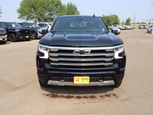 Used 2024 Chevrolet Silverado 1500 High Country w/ Z71 Off-Road Package AWD/4WD image 2