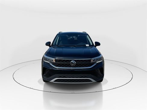 Used 2022 Volkswagen Taos SE image 3