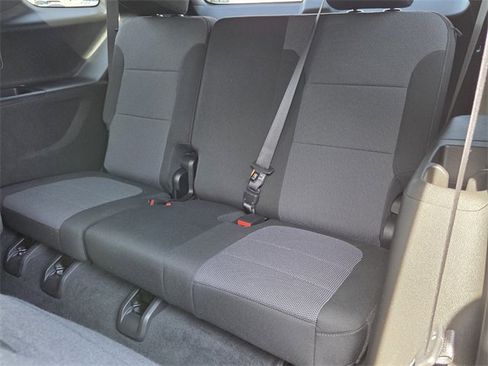 Used 2023 Chevrolet Traverse LT image 13