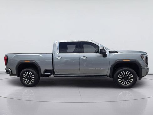 Used 2025 GMC Sierra 2500 Denali Ultimate w/ Max Trailering Package AWD/4WD image 4