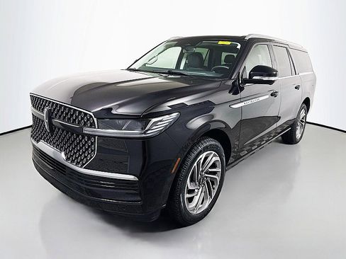 New 2025 Lincoln Navigator L Reserve image 3