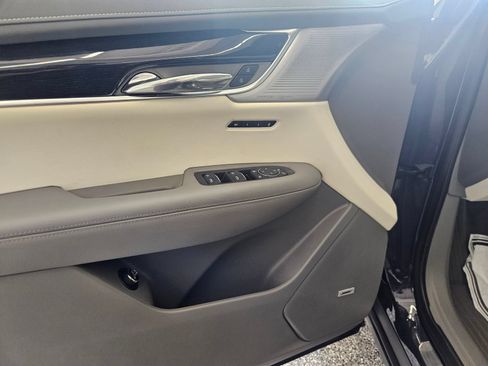 Used 2024 Cadillac XT6 Premium Luxury w/ Technology Package AWD/4WD image 16