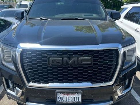 Used 2021 GMC Yukon Denali w/ Denali Premium Package AWD/4WD image 3
