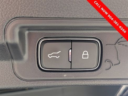 Used 2022 Ford Explorer XLT image 13