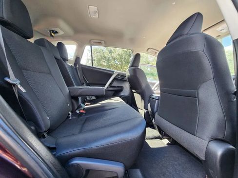 Used 2018 Toyota RAV4 LE image 19