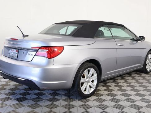 Used 2014 Chrysler 200 Touring FWD image 4