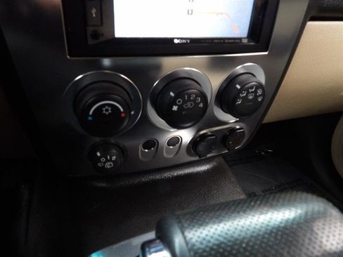 Used 2006 HUMMER H3 w/ Chrome Appearance Package image 30