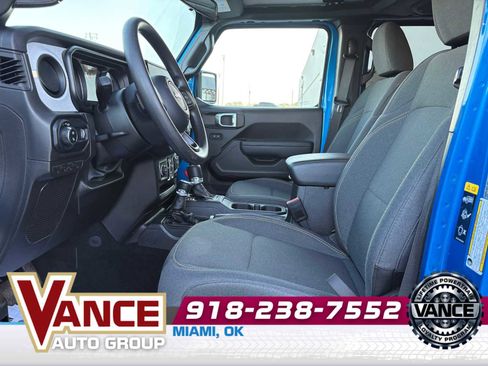 Used 2025 Jeep Gladiator Sport image 11