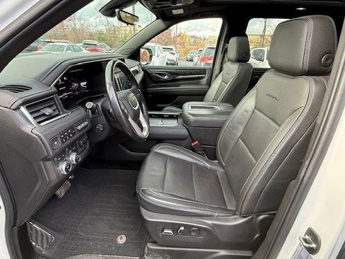 Used 2022 GMC Yukon Denali w/ Advanced Technology Package image 14