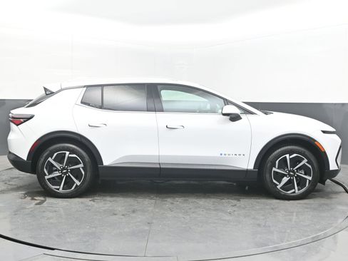New 2026 Chevrolet Equinox EV LT AWD/4WD image 10