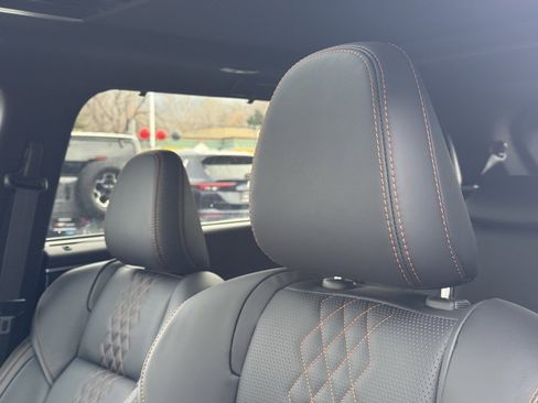 Used 2025 Mitsubishi Outlander SEL image 11