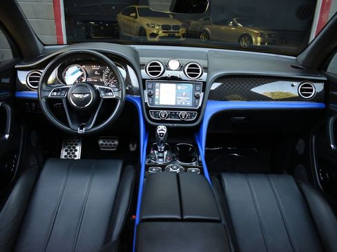 Used 2020 Bentley Bentayga Design Series image 18