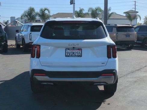 Certified 2025 Kia Sorento S AWD/4WD image 4