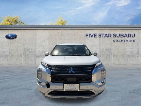 Used 2024 Mitsubishi Outlander SE image 3