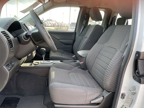 Certified 2021 Nissan Frontier SV image 7