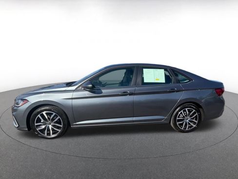 Used 2025 Volkswagen Jetta SE image 9