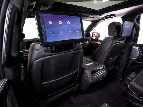 Used 2026 Cadillac Escalade Platinum Sport w/ LPO, Floor Liner Package AWD/4WD image 31