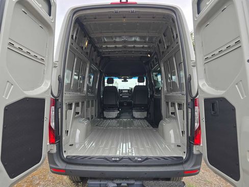 Used 2026 Mercedes-Benz Sprinter 2500 image 19
