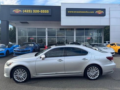 Used 2013 Lexus LS 460 AWD w/ Ultra Luxury Pkg image 2