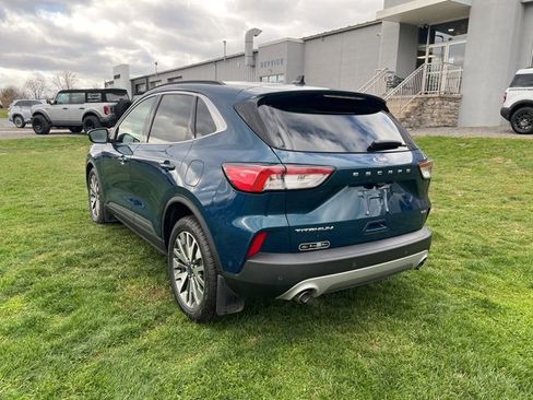 Used 2020 Ford Escape Titanium image 3