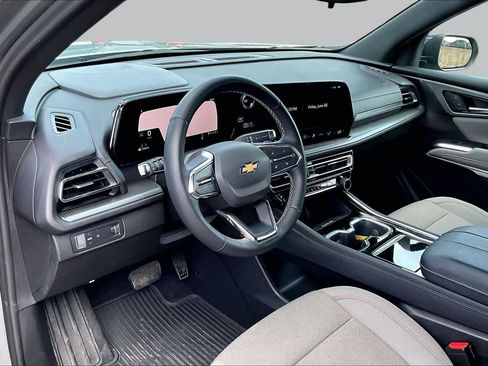 Used 2024 Chevrolet Traverse LT FWD image 18
