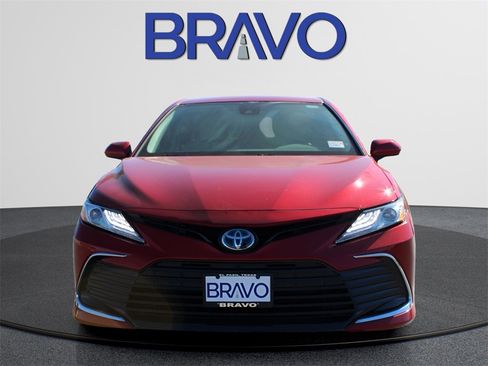 Used 2024 Toyota Camry XLE image 2