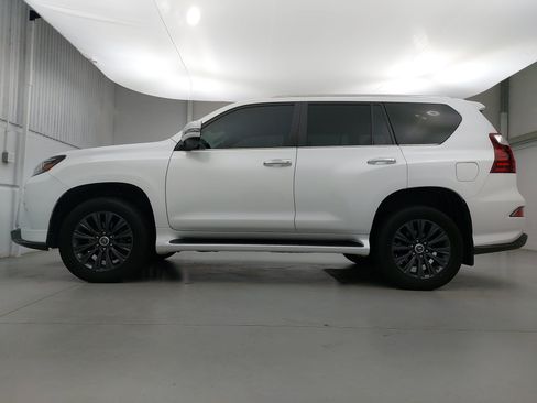 Used 2021 Lexus GX 460 Premium w/ Accessory Package AWD/4WD image 2