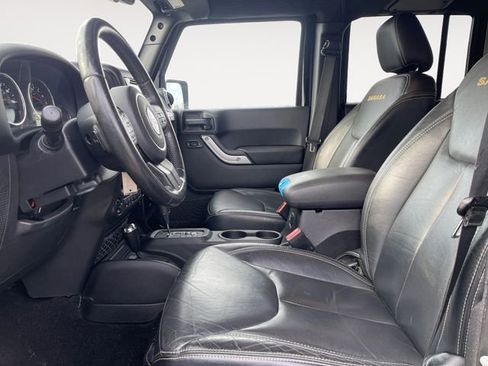 Used 2015 Jeep Wrangler Unlimited Sahara w/ Dual Top Group image 9