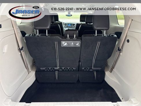 Used 2021 Chrysler Voyager Lxi image 28