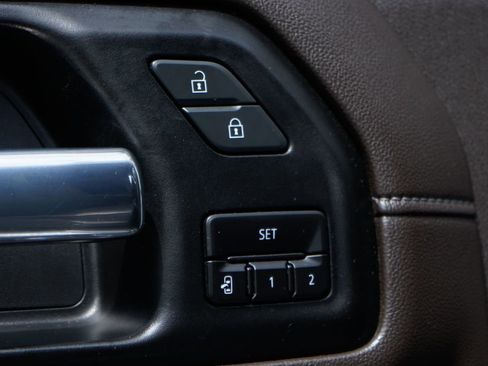 Used 2020 Chevrolet Silverado 2500 LTZ w/ LTZ Convenience Package image 16