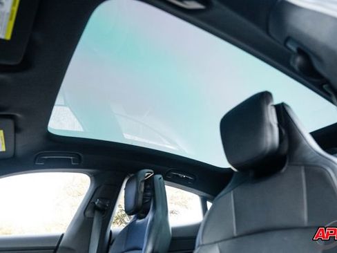 Used 2022 Porsche Taycan image 22