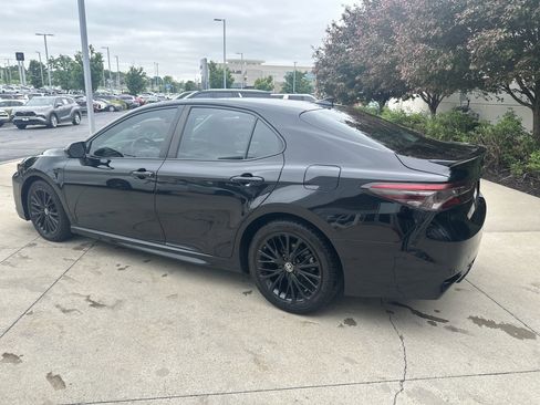 Used 2019 Toyota Camry SE FWD image 7