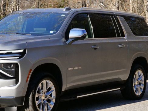 Used 2025 Chevrolet Suburban Premier image 39