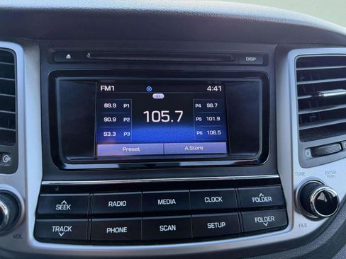 Used 2018 Hyundai Tucson SE image 25