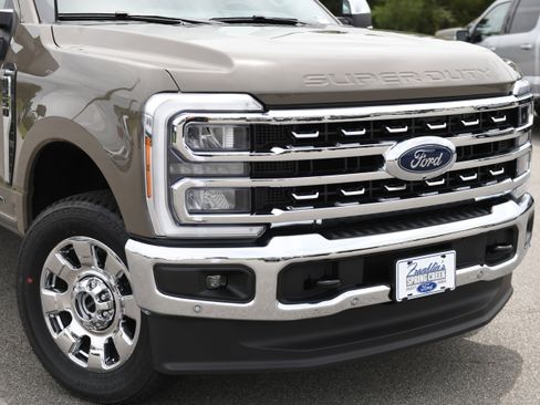 New 2026 Ford F250 Lariat w/ Lariat Premium Package AWD/4WD image 3