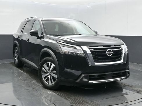 Used 2022 Nissan Pathfinder SL image 2