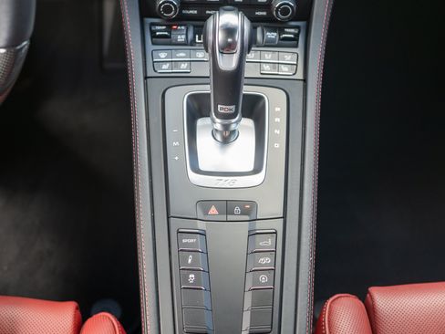Used 2025 Porsche 718 Cayman RWD image 11