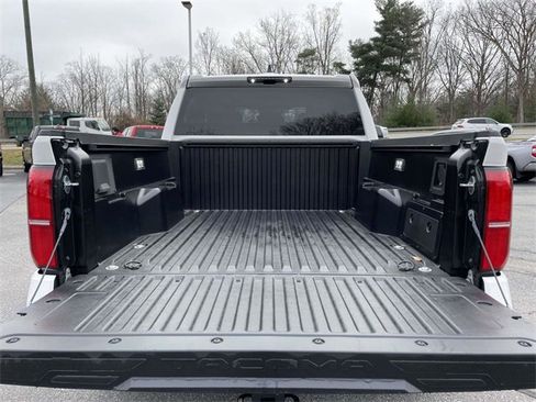 Used 2024 Toyota Tacoma TRD Off-Road image 11