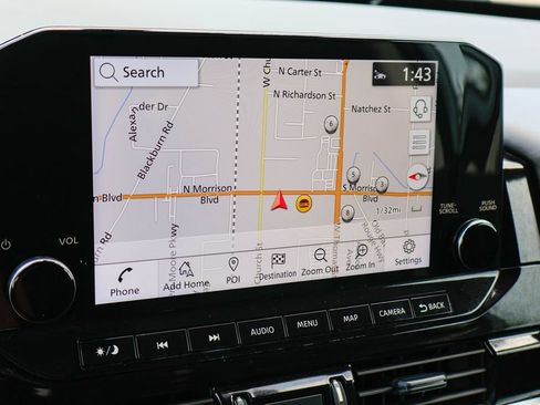 Used 2024 Nissan Pathfinder SL w/ SL Premium Package FWD image 3