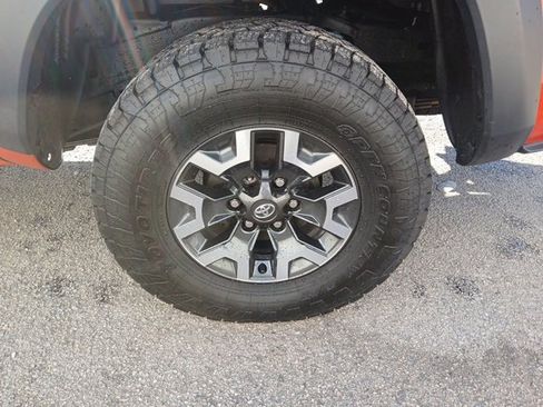 Used 2018 Toyota Tacoma TRD Off-Road image 15